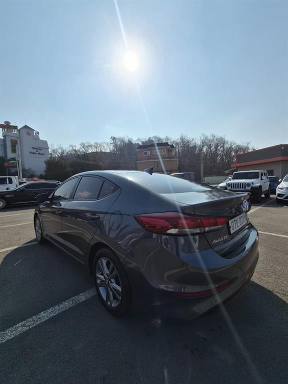 HYUNDAI Avante - Vista 7