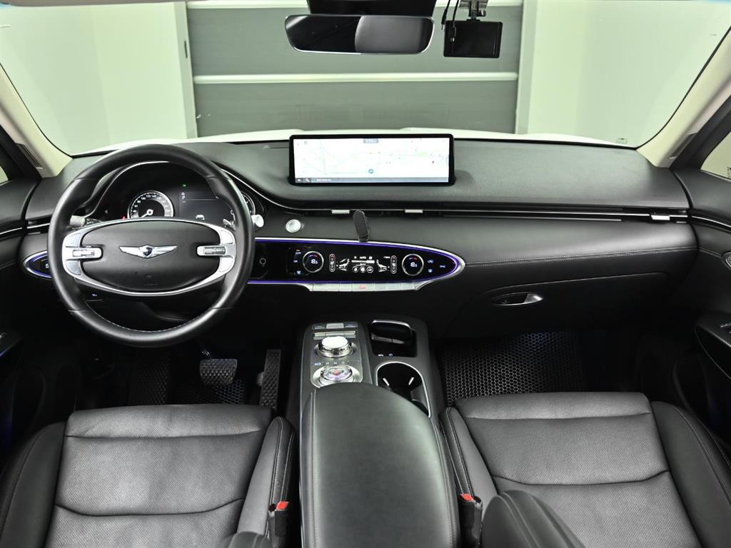 Genesis GV70 - Vista 8