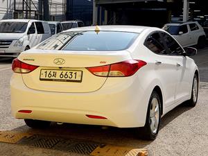 HYUNDAI Avante - Vista 8