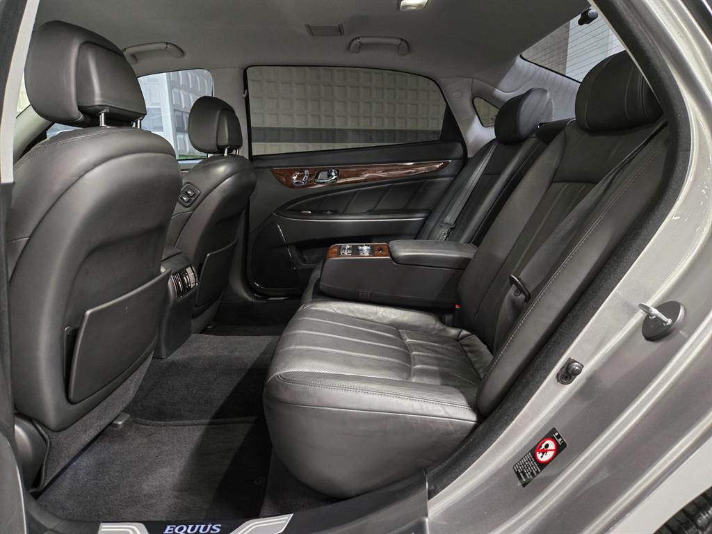 HYUNDAI Equus - Vista 7