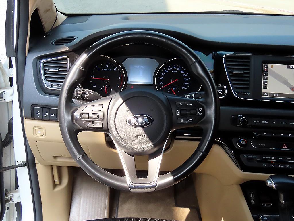KIA Carnival - Vista 9