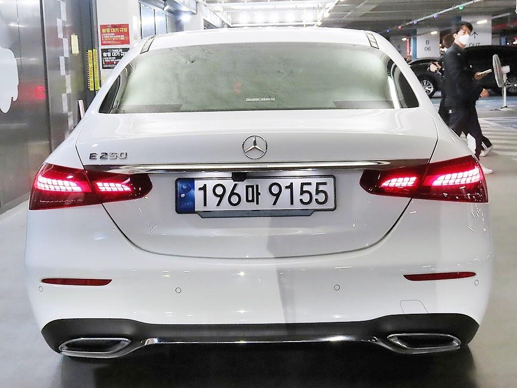 Mercedes Benz E class - Vista 5