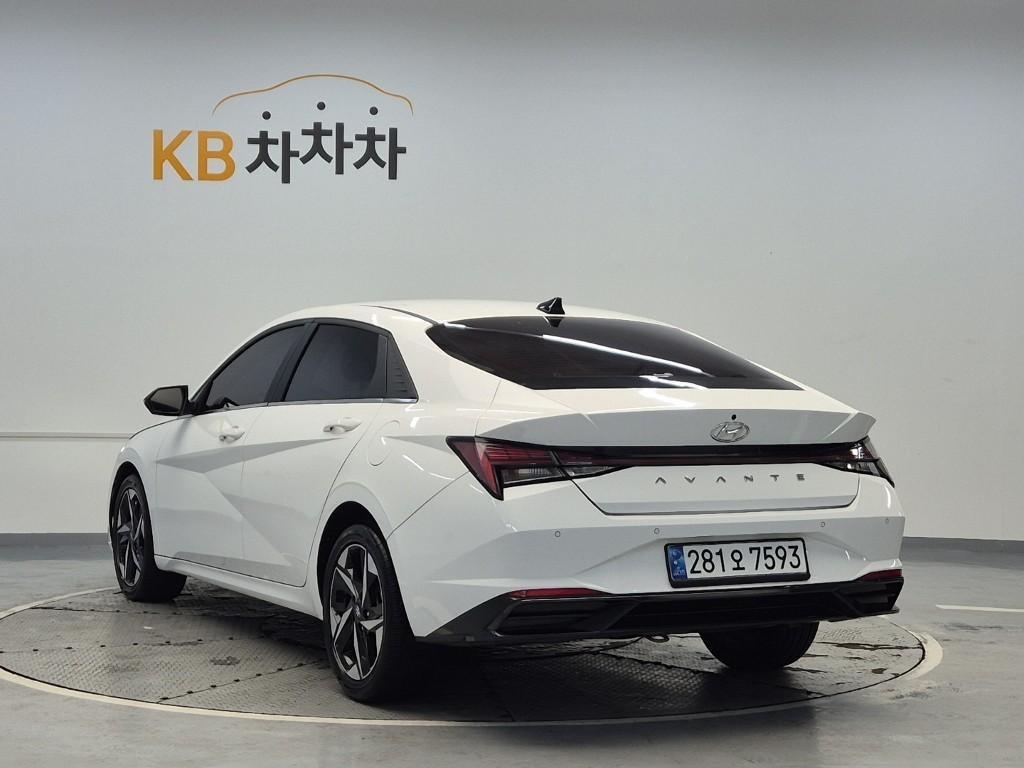 HYUNDAI Avante - Vista 4