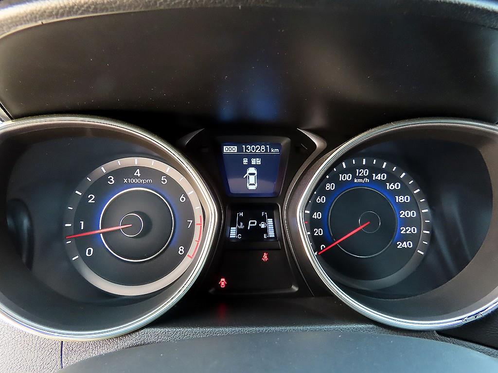 HYUNDAI Avante - Vista 9