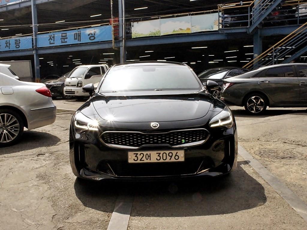 KIA Stinger 2018 Negro - Importación desde Corea - HF Imports Iquique - Foto 1
