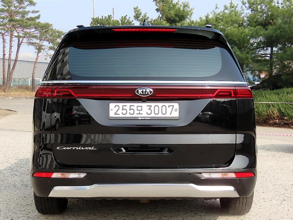 KIA Carnival - Vista 4