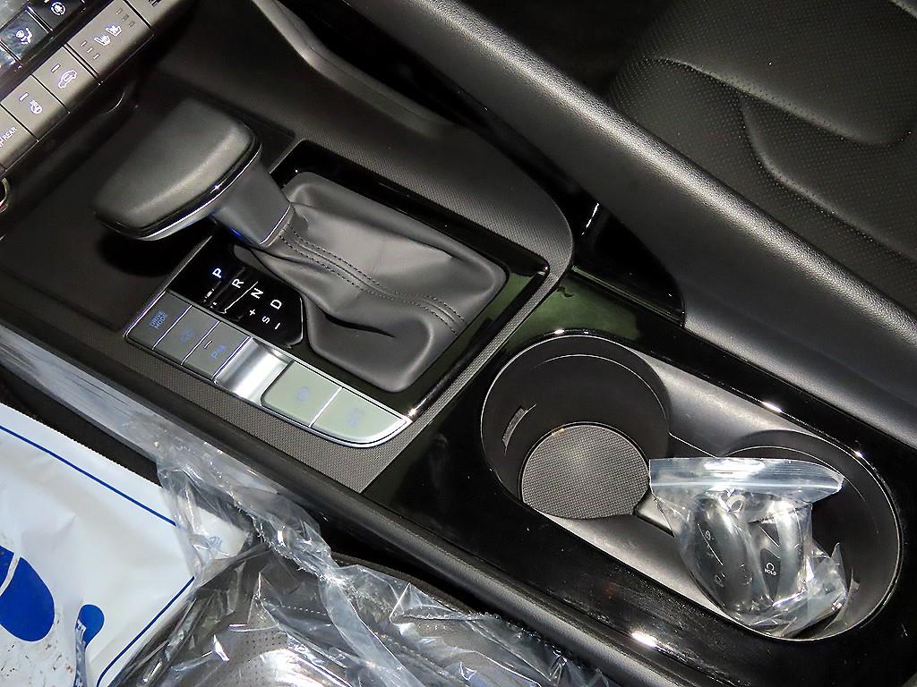 HYUNDAI Avante - Vista 12