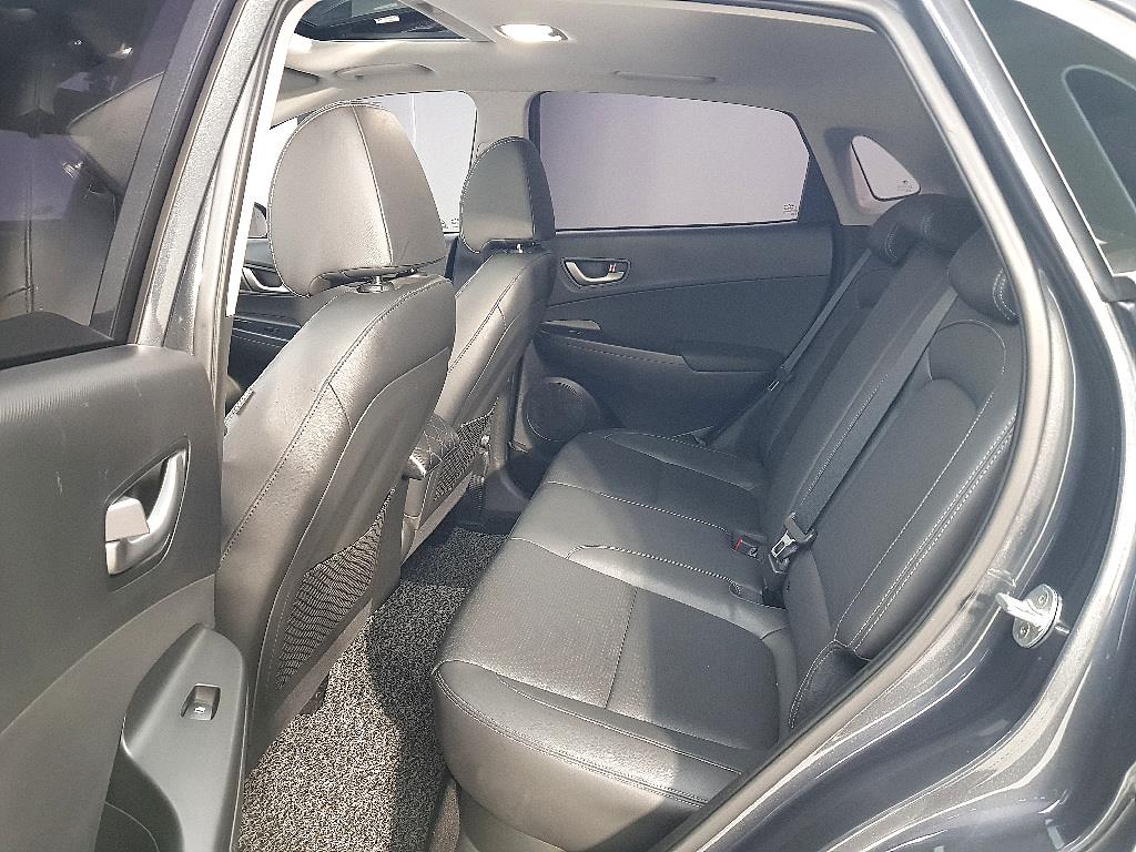 HYUNDAI Kona - Vista 9