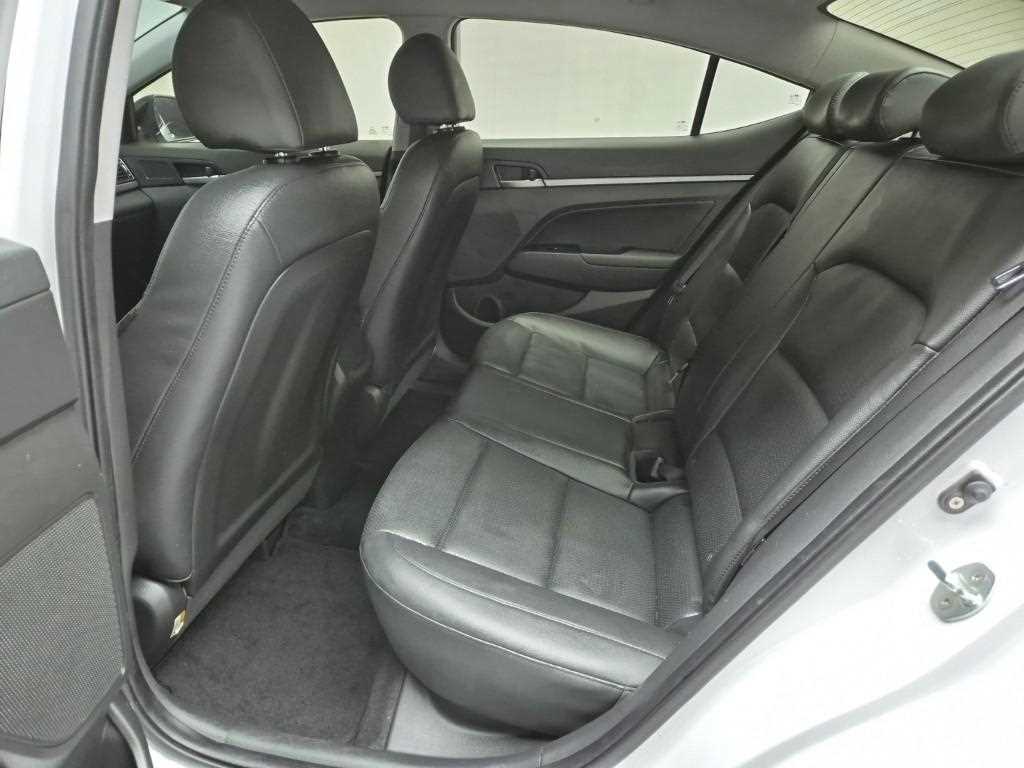 HYUNDAI Avante - Vista 12