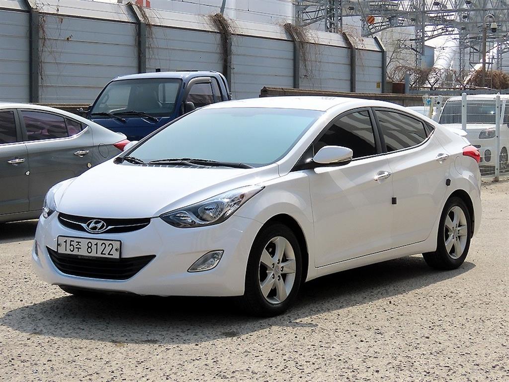 HYUNDAI Avante - Vista 2