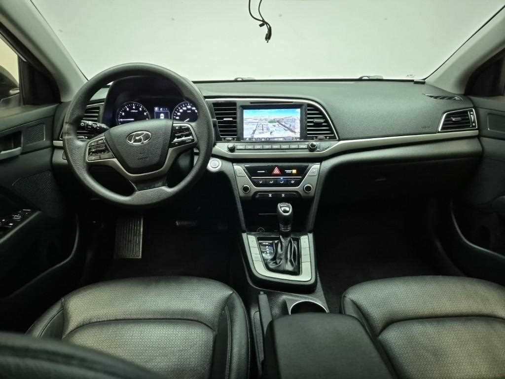 HYUNDAI Avante - Vista 7