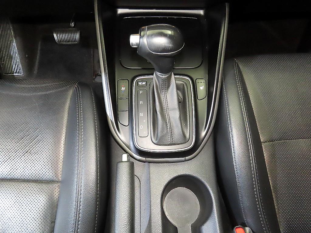 KIA Carens - Vista 12