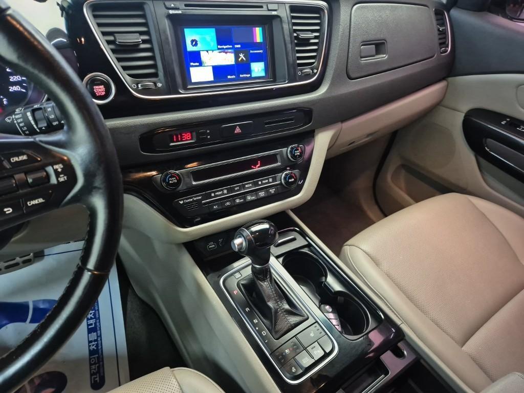 KIA Carnival - Vista 8