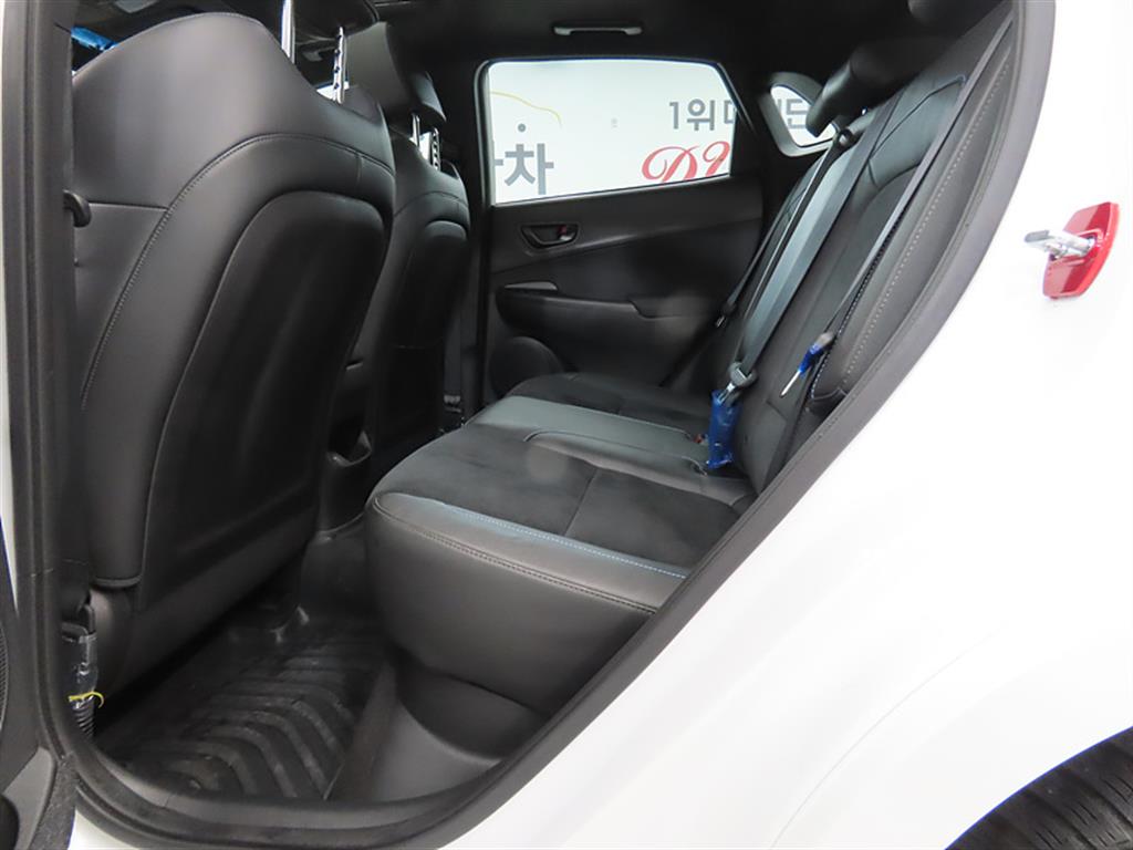 HYUNDAI Kona - Vista 6