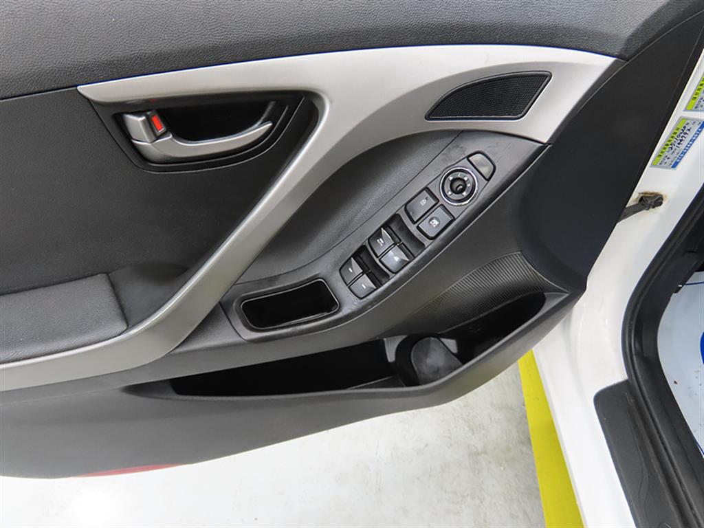 HYUNDAI Avante - Vista 12