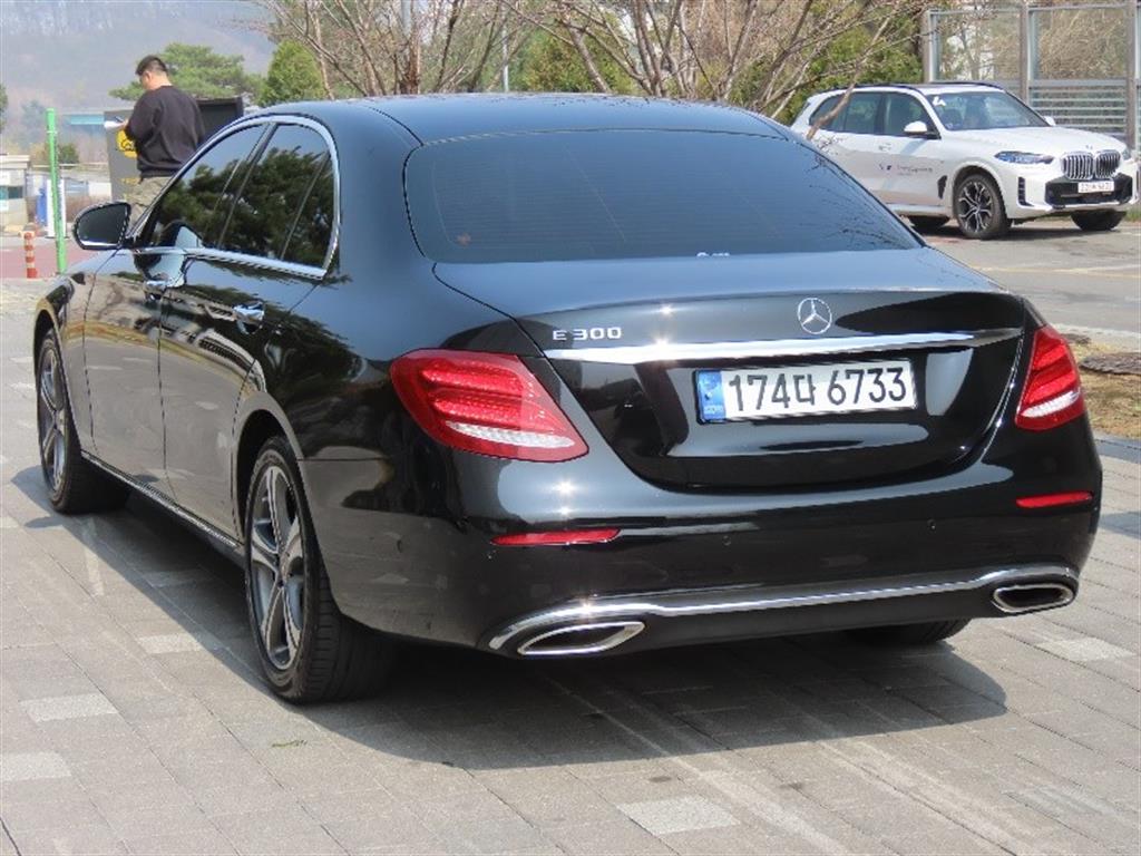 Mercedes Benz E class - Vista 7