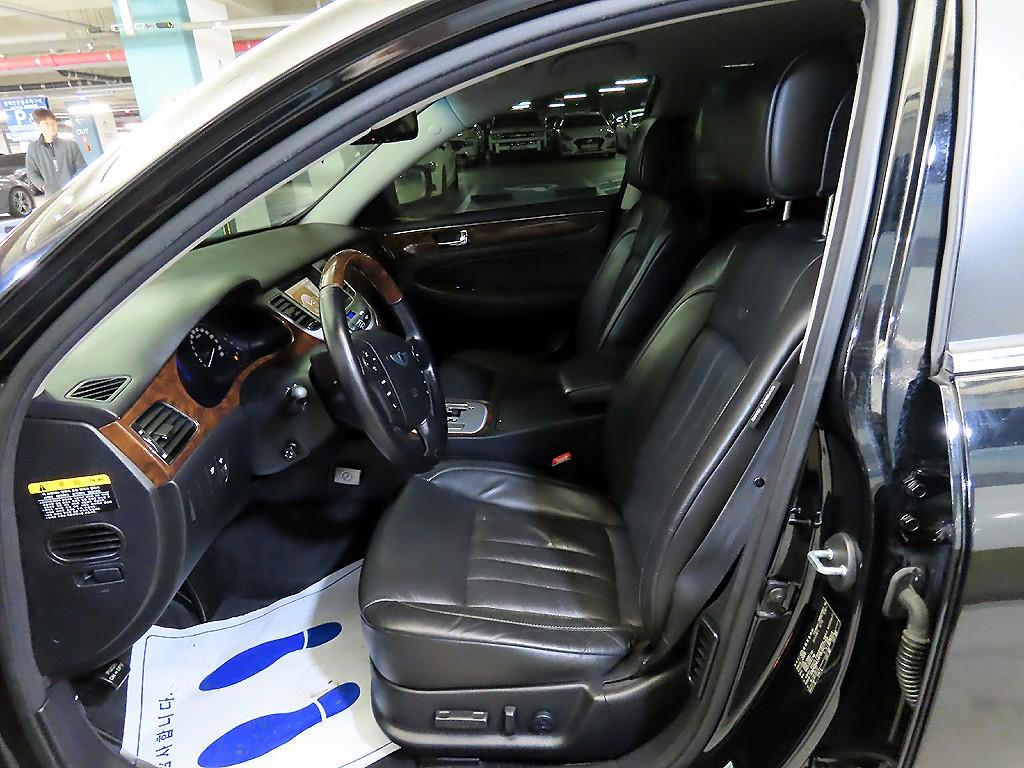 HYUNDAI Genesis - Vista 6