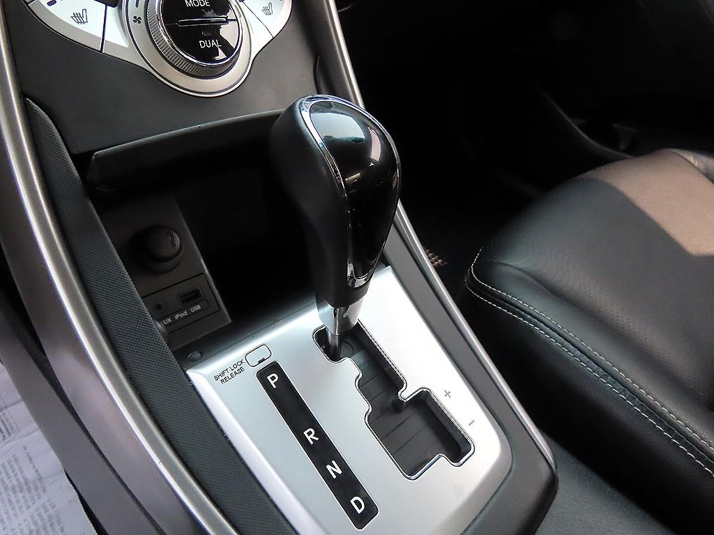 HYUNDAI Avante - Vista 11