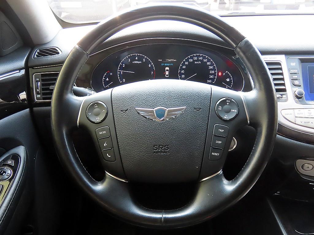 HYUNDAI Genesis - Vista 7