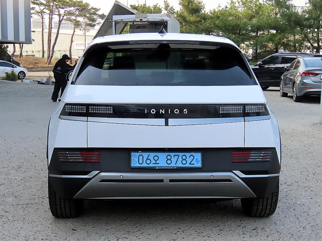 HYUNDAI Ioniq 5 - Vista 4