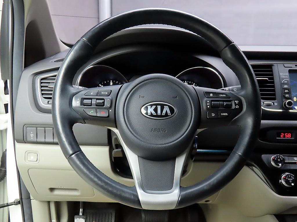 KIA Carnival - Vista 9