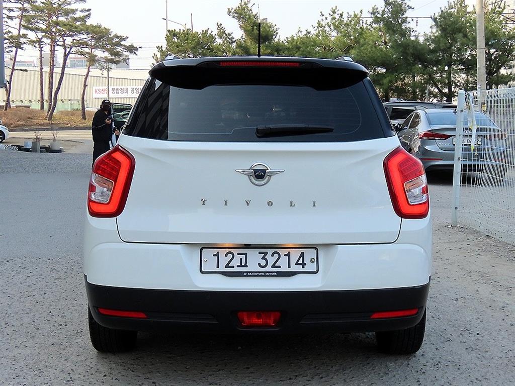 Ssangyong Tivoli - Vista 4
