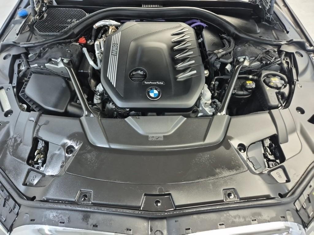 BMW 7 Series - Vista 5