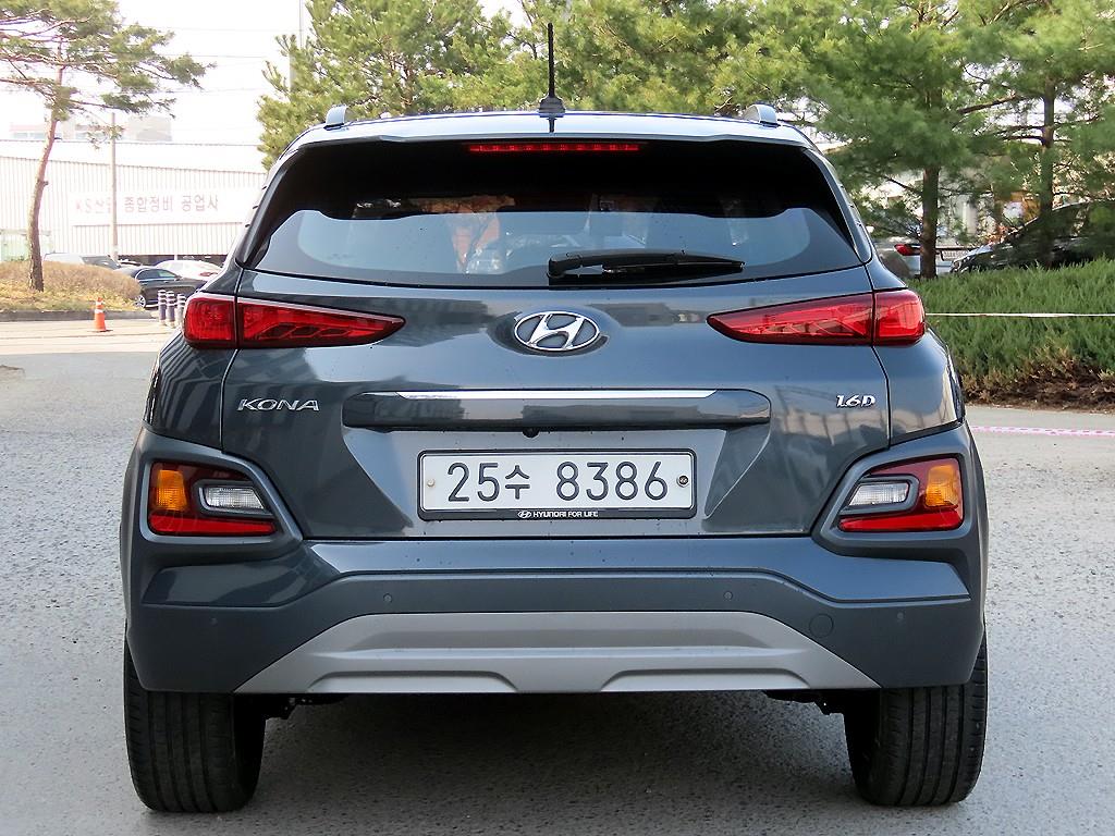 HYUNDAI Kona - Vista 4