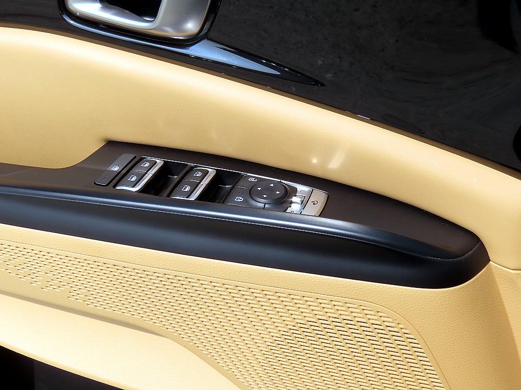 KIA Carnival - Vista 12