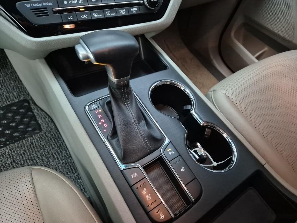 KIA Carnival - Vista 11