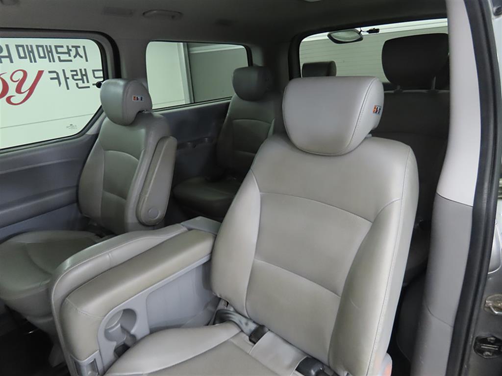 HYUNDAI Starex - Vista 7