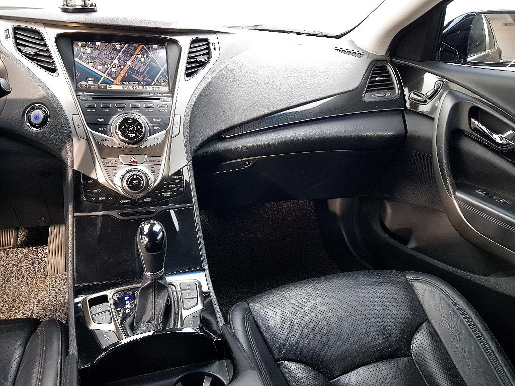 HYUNDAI Grandeur - Vista 9