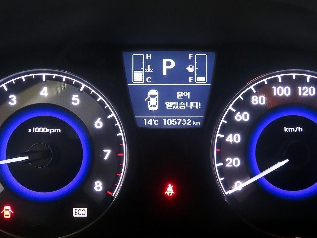 HYUNDAI Accent - Vista 9