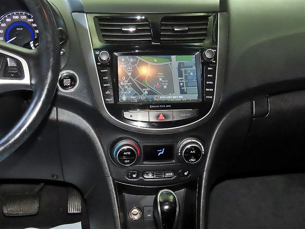 HYUNDAI Accent - Vista 11