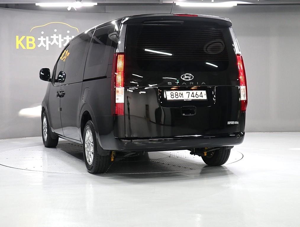 HYUNDAI Staria - Vista 4