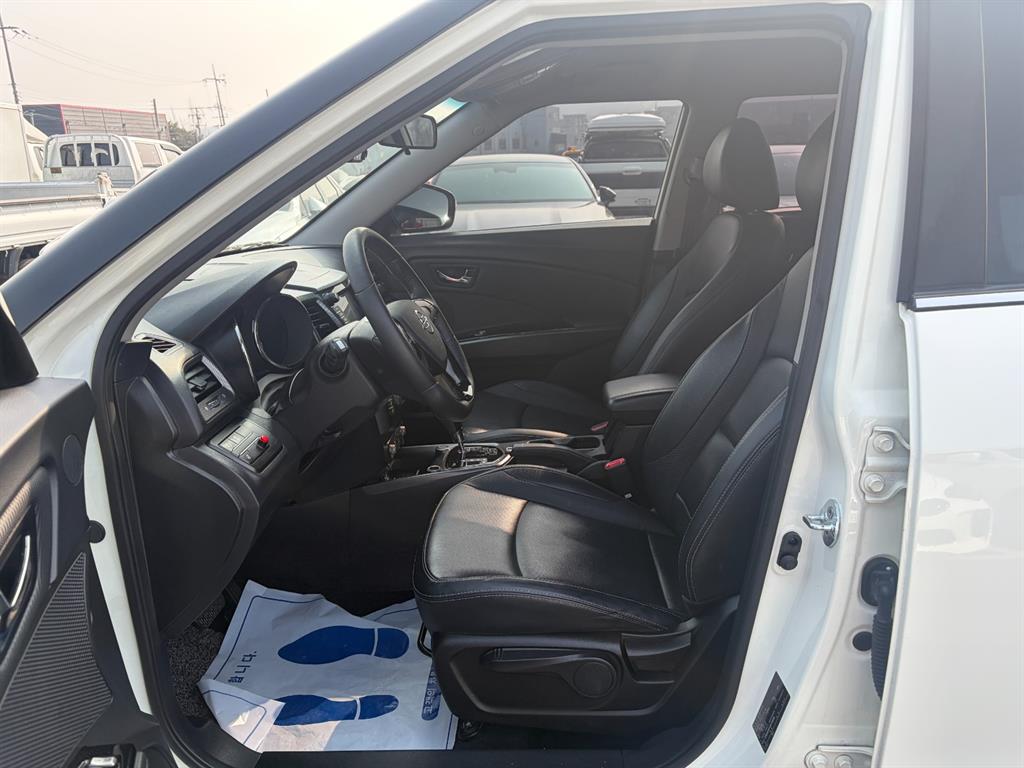 Ssangyong Tivoli - Vista 9