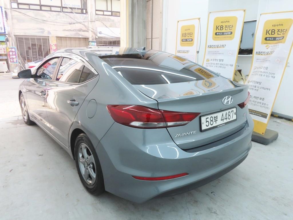 HYUNDAI Avante - Vista 4