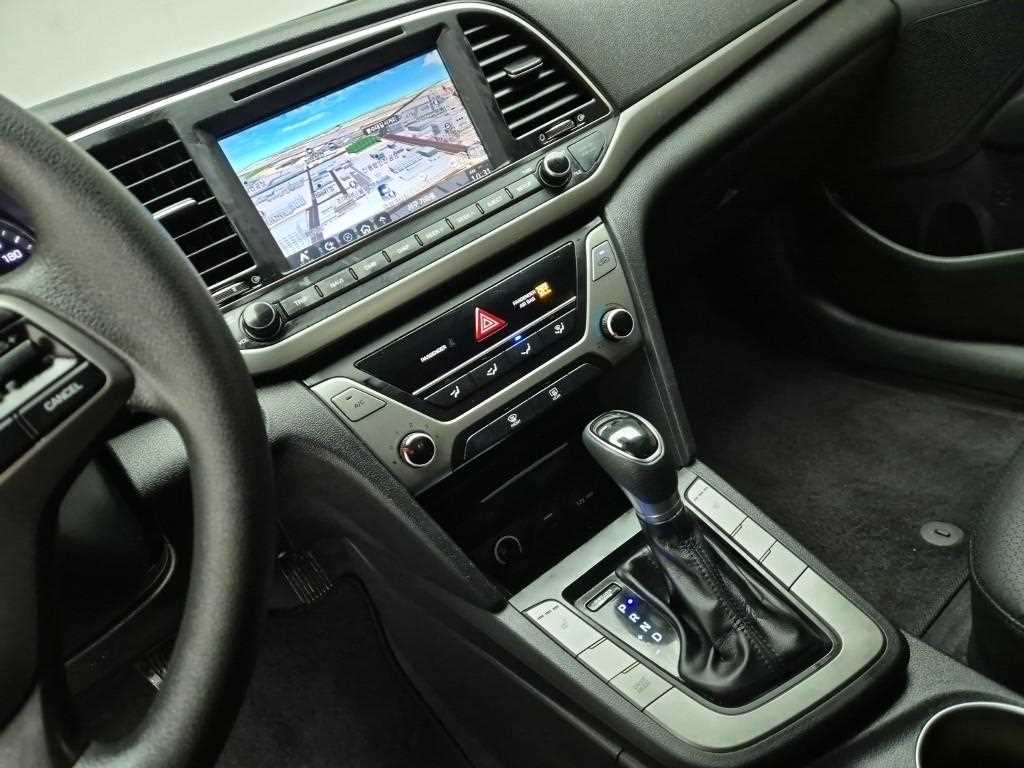 HYUNDAI Avante - Vista 10