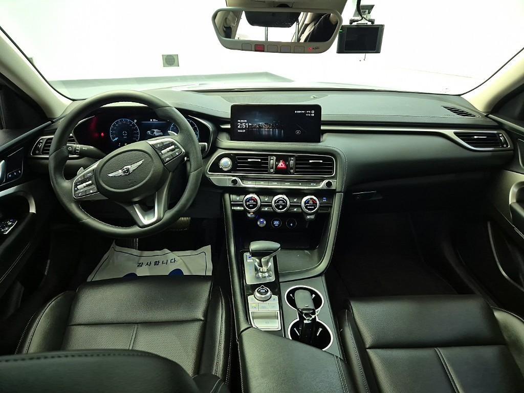 Genesis G70 - Vista 5