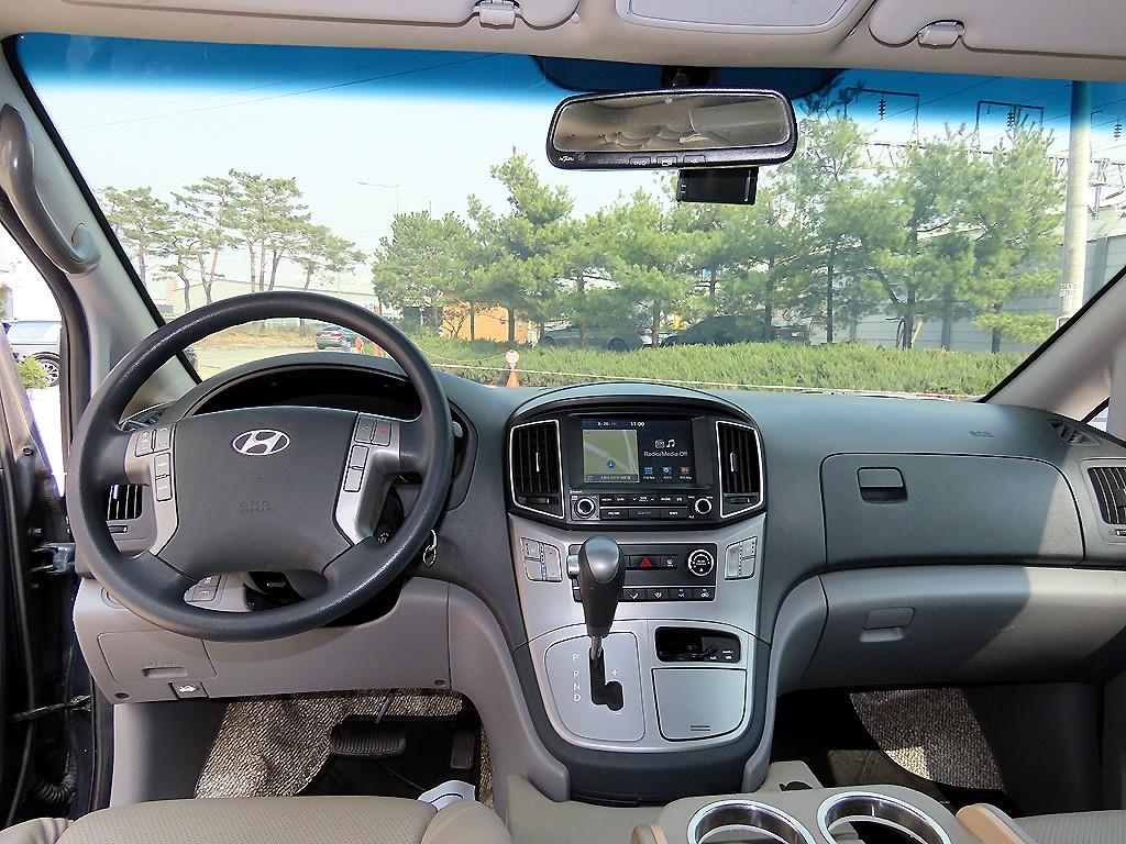 HYUNDAI Starex - Vista 8