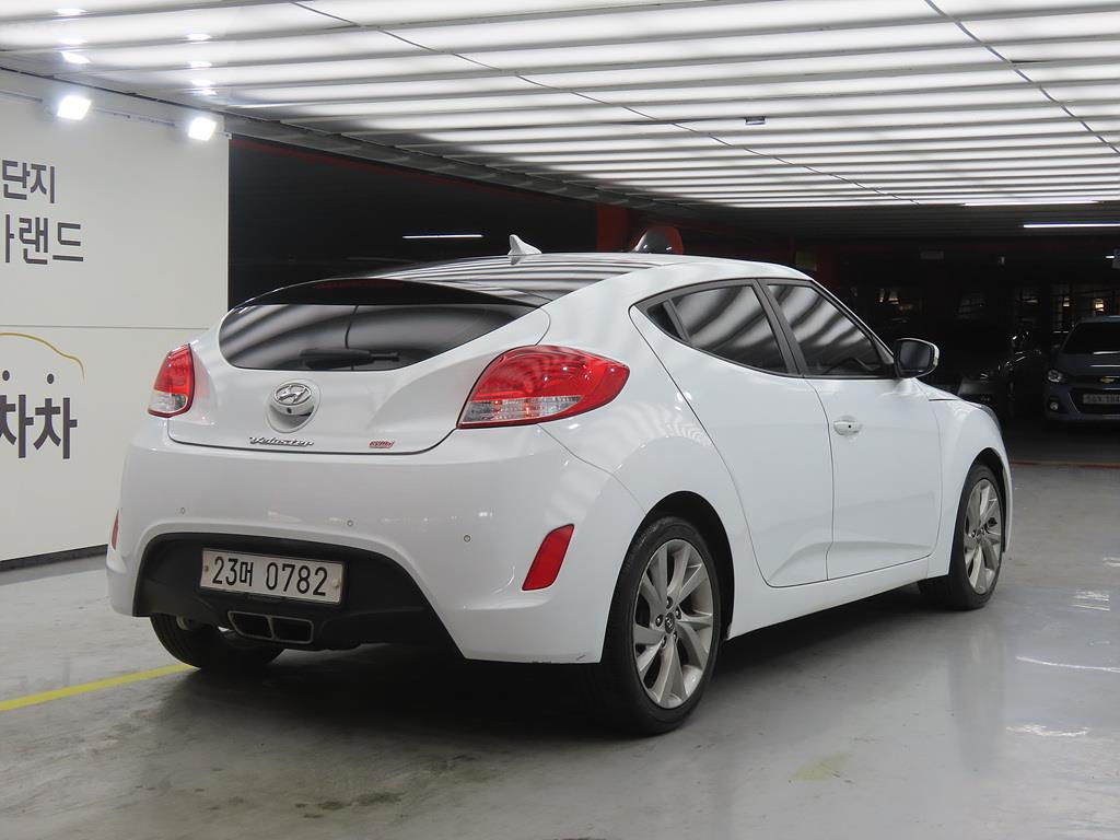 HYUNDAI Veloster - Vista 4