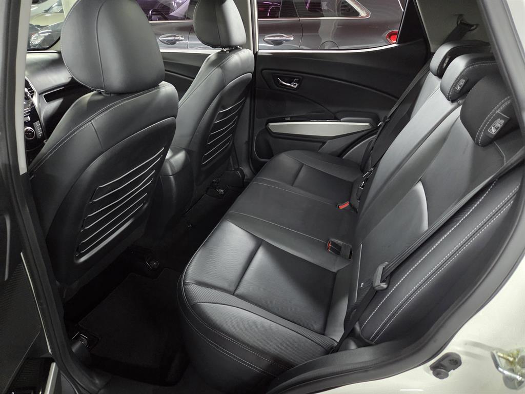 Ssangyong Tivoli - Vista 9