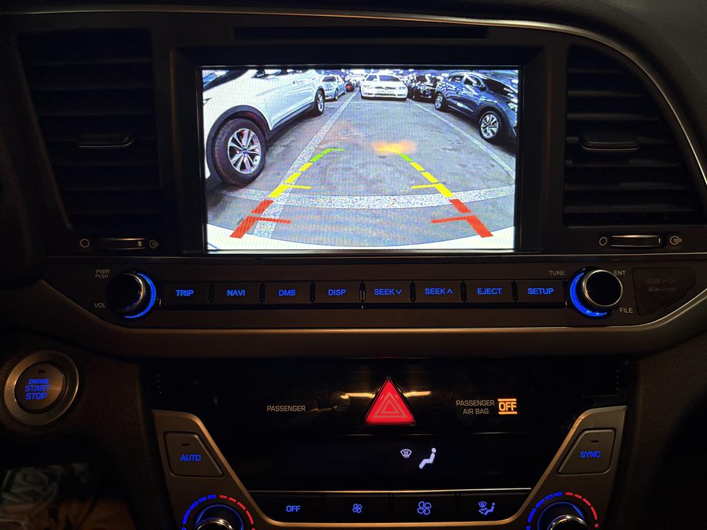 HYUNDAI Avante - Vista 10