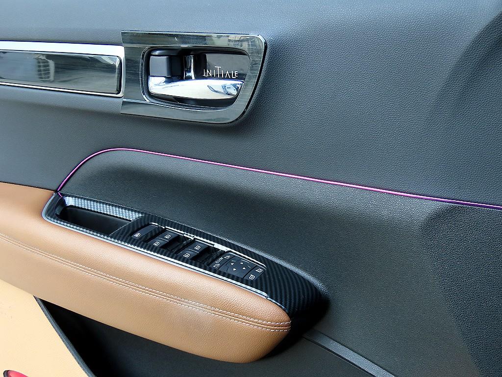 SAMSUNG QM6 - Vista 12