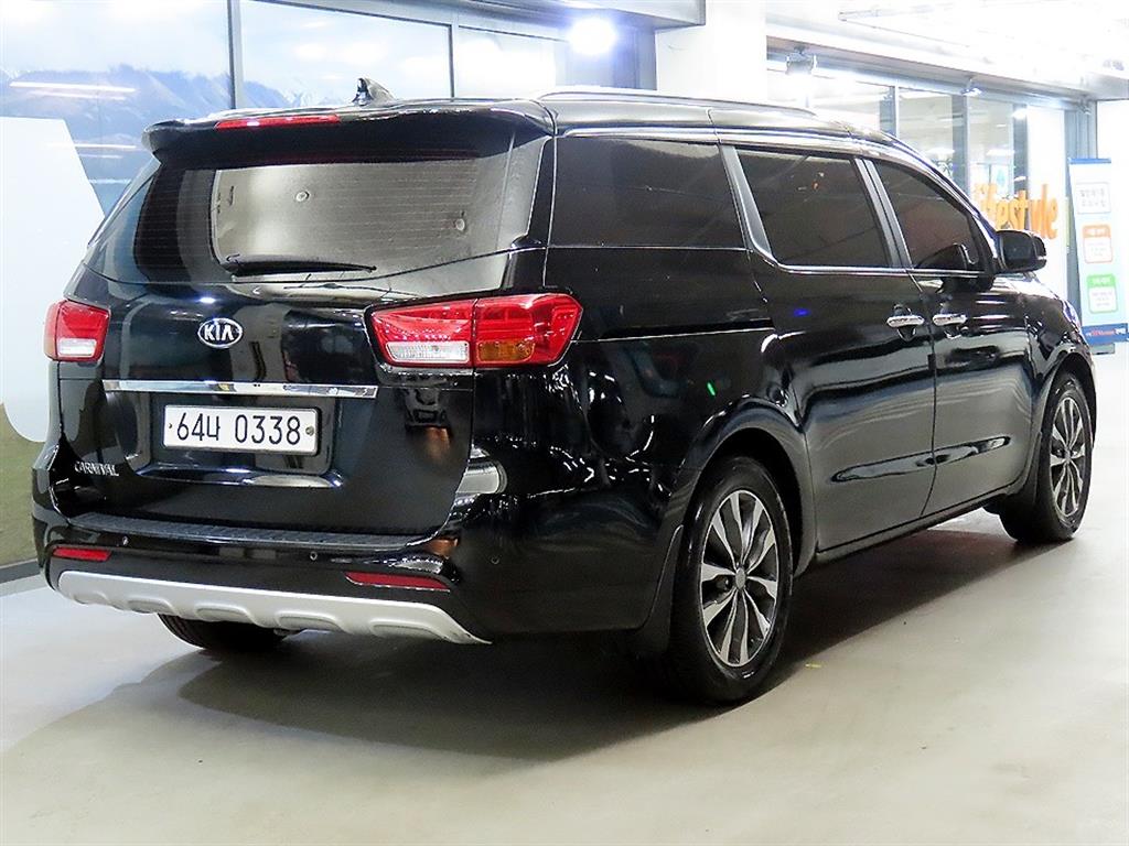 KIA Carnival - Vista 4