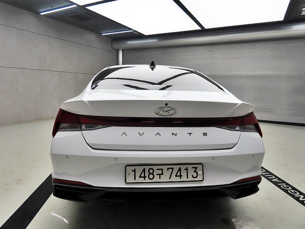 HYUNDAI Avante - Vista 3