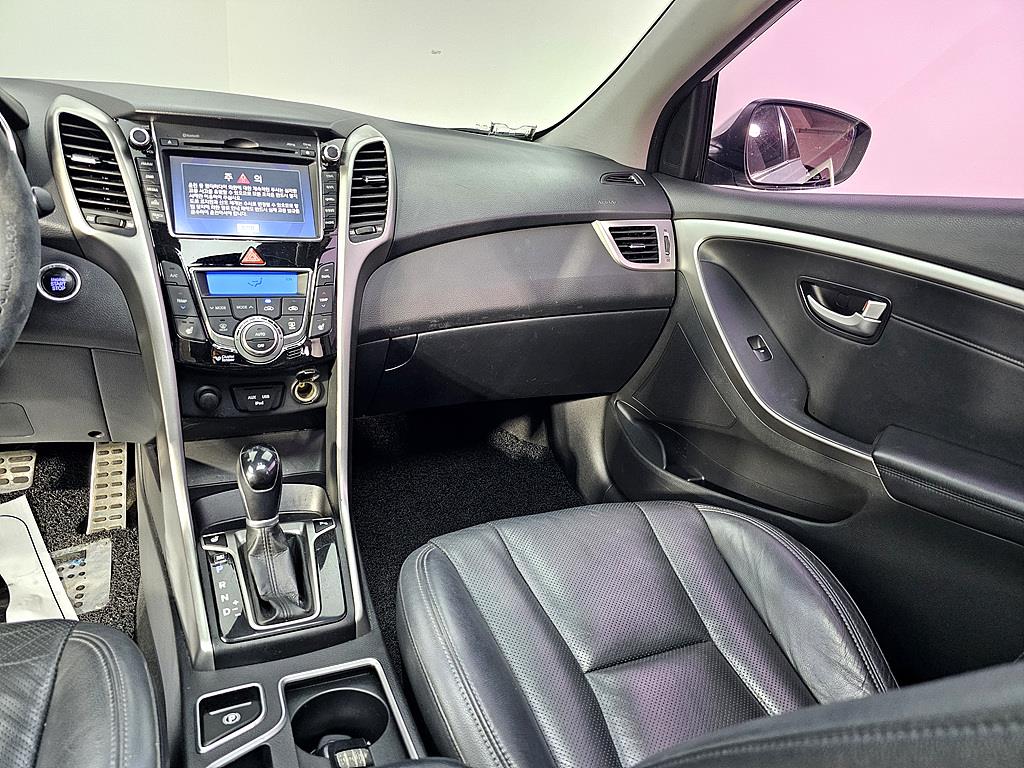 HYUNDAI i30 - Vista 10