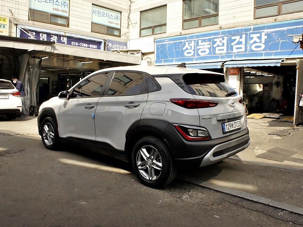 HYUNDAI Kona - Vista 7