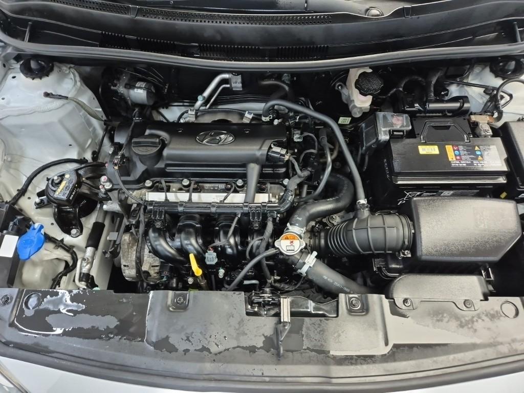 HYUNDAI Accent - Vista 5