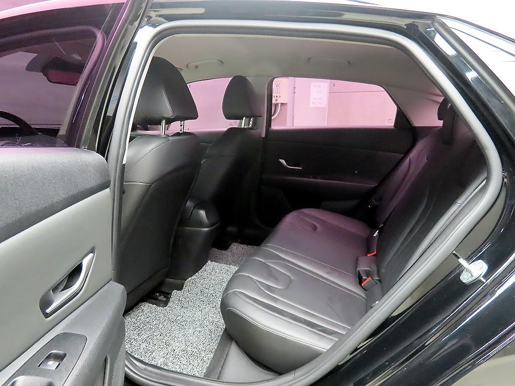 HYUNDAI Avante - Vista 6